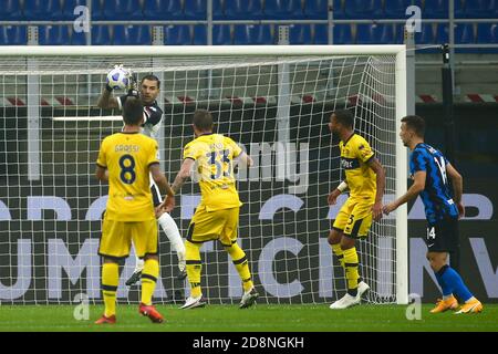 Stade Giuseppe Meazza San Siro, milan, Italie, 31 octobre 2020, Luigi Sepe (Parme Calcio) pendant FC Internazionale vs Parme Calcio 1913, football italien série A Match - Credit: LM/Luca Rossini/Alay Live News Banque D'Images