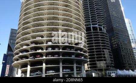 Marina City est un complexe résidentiel-commercial à usage mixte à Chicago, Illinois, États-Unis, conçu par l'architecte Bertrand Goldberg Banque D'Images