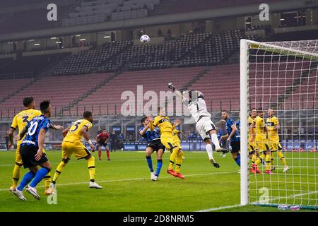 Milan, Italie. Milan 2020, Italie, Giuseppe Meazza San Siro Stadium, 31 octobre 2020, Luigi Sepe (Parme Calcio) pendant FC Internazionale vs Parma Calcio 1913 - football italien série A Match - Credit: LM/Luca Rossini Credit: Luca Rossini/LPS/ZUMA Wire/Alay Live News Banque D'Images