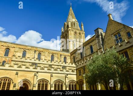 Christ Church Cathedral est la cathédrale du diocèse anglican d'Oxford, en Angleterre Banque D'Images