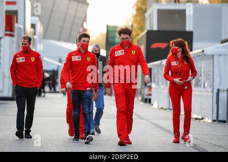 Imola, Italien. 30 octobre 2020. 30.10.2020, Autodromo Enzo e Dino Ferrari, Imola, Formule 1 Emirates Gran Premio dell'emilia Romagna 2020, sur la photo Sebastian Vettel (GER # 5), Scuderia Ferrari, Charles Leclerc (MCO # 16), Scuderia Ferrari, chef d'équipe Mattia Binotto (Scuderia Ferrari) | usage dans le monde crédit: dpa/Alay Live News Banque D'Images