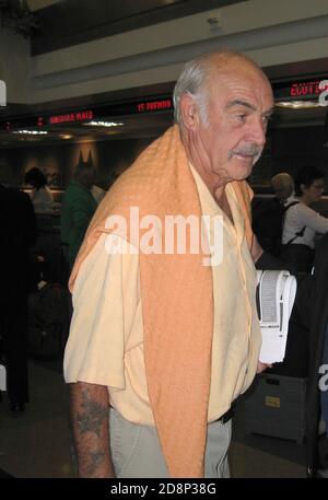 HOLLYWOOD - 08 2006 JUIN : l'acteur Sean Connery au LAX après le 34e prix de réalisation de la vie de l'AFI hommage à Sir Sean Connery tenu au Kodak Theatre le 8 juin 2006 à Hollywood, Californie People ; Sir Sean Connery Banque D'Images