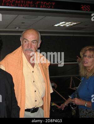 Hollywood. 08 juin 2006. Acteur Sean Connery au LAX après le 34e prix de réalisation de la vie de l'AFI hommage à Sir Sean Connery tenu au Kodak Theatre le 8 juin 2006 à Hollywood, Californie personnes; Sir Sean Connery crédit: Ahoo Me.Com/Media Punch/Alay Live News Banque D'Images