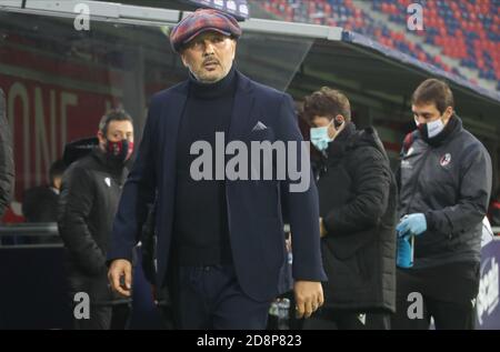 Bologne, Italie. 31 octobre 2020. L'entraîneur-chef de Bologne Sinisa Mihajlovic pendant le match de football italien Serie A Bologna FC vs Cagliari Calcio au stade Renato Dall'Ara de Bologne, Italie, 31 octobre 2020. - photo Michele Nucci /LM crédit: Agence de photo indépendante/Alamy Live News Banque D'Images