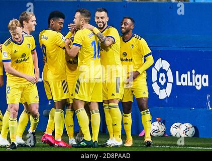 Salvi Sanchez de Cadix célèbre son but avec ses coéquipiers Pendant le championnat d'Espagne la Liga match de football entre SD Eibar DSA et Cadix C. Banque D'Images