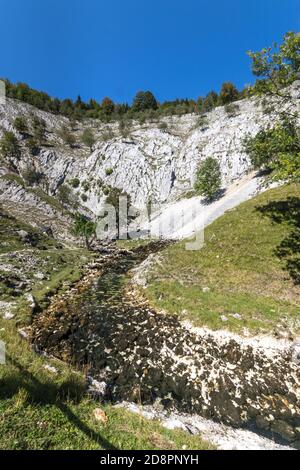 Les sources de la Saine du Jura en France Banque D'Images