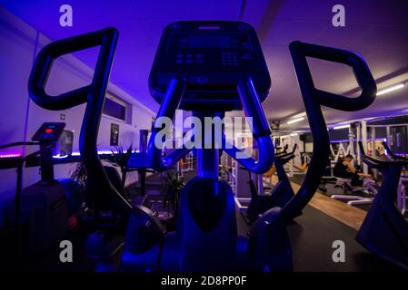 Rattelsdorf, Allemagne. 31 octobre 2020. Le studio de fitness 'Ontop Fitness-point' de Rattelsdorf est presque déserté. Les gouvernements fédéral et des États ont décidé d'un verrouillage partiel à partir de lundi prochain en raison de la pandémie de Corona; les studios de fitness devront fermer à nouveau. Credit: Nicolas Armer/dpa/Alay Live News Banque D'Images