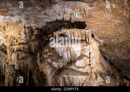 Belles grottes souterraines naturelles du Jura en France Banque D'Images