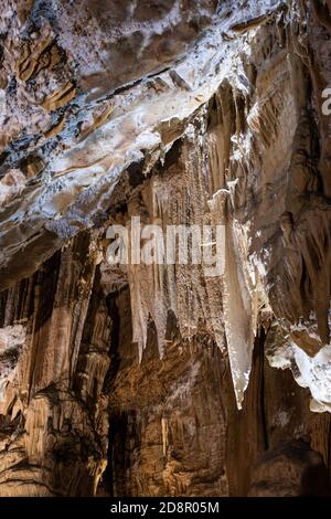 Belles grottes souterraines naturelles du Jura en France Banque D'Images