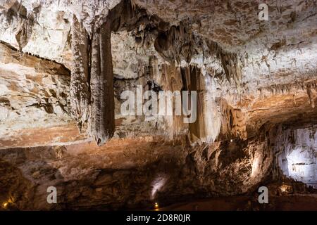 Belles grottes souterraines naturelles du Jura en France Banque D'Images