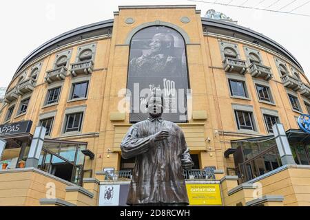 La statue de Nelson Mandela, sur la place Nelson Mandela, Sandton City, Johannesburg, Afrique du Sud Banque D'Images