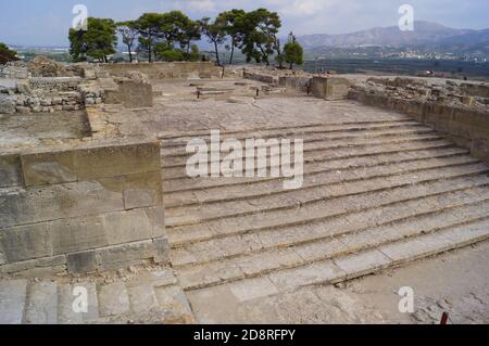 Vue sur les vestiges archéologiques de Phaistos en Crète, Grèce : ancien escalier Banque D'Images