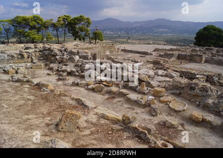 Vue sur le site archéologique de Phaistos en Crète, Grèce : vestiges Banque D'Images