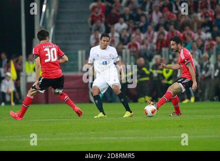 Carlos Bacca du FC Séville et Ruben Amorim , André Gomes de Benfica pendant l'Europa League 2013 - 2014 ,Stade Juventus, Turin le 14 2014 MAI à Turin , Italie - photo Laurent Lairys / DPPI Banque D'Images