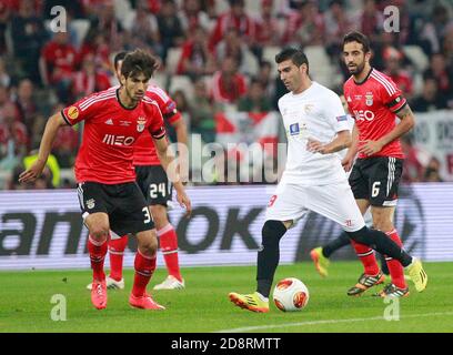 Carlos Bacca du FC Séville et Ruben Amorim , André Gomes de Benfica pendant l'Europa League 2013 - 2014 ,Stade Juventus, Turin le 14 2014 MAI à Turin , Italie - photo Laurent Lairys / DPPI Banque D'Images