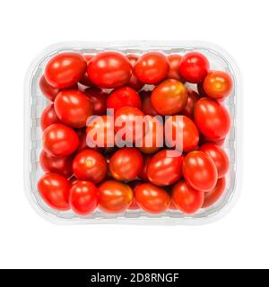 Tomates cerises fraîches dans une boîte en plastique isolée sur fond blanc. Concept d'alimentation saine. Vue de dessus Banque D'Images