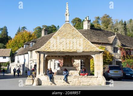 Market Cross, Market Square, Castle Combe, Wiltshire, Angleterre, Royaume-Uni Banque D'Images