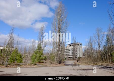 L'hôtel Polissya est l'un des plus hauts bâtiments de la ville abandonnée de Pripyat, en Ukraine (qui a été affectée par la catastrophe de Tchernobyl). Banque D'Images