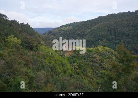 Lousa Castle drone vue aérienne sur les montagnes paysage dans Portugal Banque D'Images