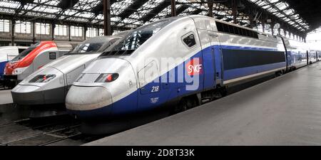 TGV à la gare de Lyon, Paris, France Banque D'Images