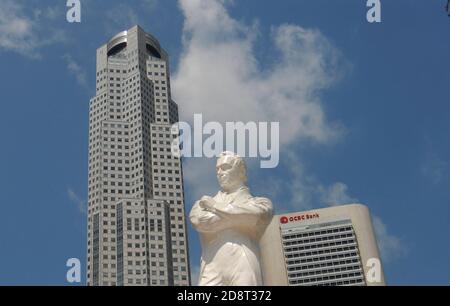 Statue de Sir Thomas Stamford Raffles, Singapour Banque D'Images