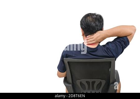 Homme souffrant de douleur de Nack isolé sur fond blanc, concept de soins de santé Banque D'Images
