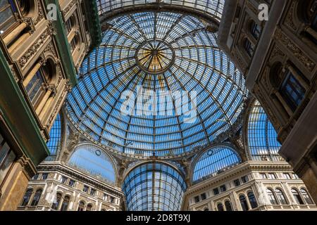 Italie, Campanie, Naples, coupole de verre Galleria Umberto I, galerie marchande publique et monument de la ville construit en 1887-1891 Banque D'Images