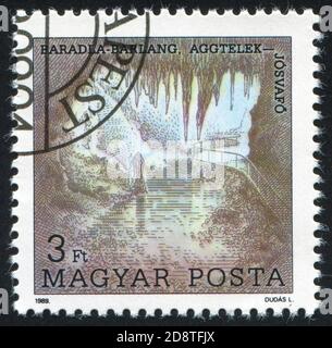 HONGRIE - VERS 1989: Timbre imprimé par la Hongrie, montre les grottes, vers 1989 Banque D'Images