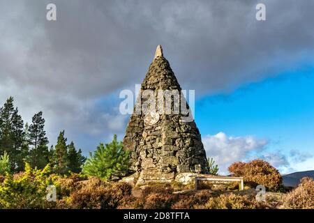 BALMORAL CAIRNS ROYAL DEESIDE ECOSSE L'ACHAT CAIRN Banque D'Images