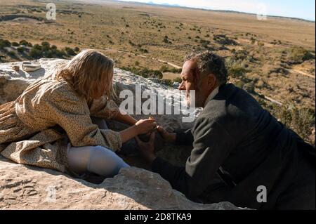 News of the World est un prochain film dramatique américain de l'Ouest co-écrit et réalisé par Paul Greengrass, basé sur le roman de 2016 du même nom de Paulette Jiles. Les stars de cinéma Tom Hanks et Helena Zengel. Cette photographie est à usage éditorial exclusif et est le droit d'auteur de la compagnie de film et/ou le photographe assigné par la compagnie de film ou de production et ne peut être reproduite que par des publications en conjonction avec la promotion du film ci-dessus. Un crédit obligatoire pour la société de cinéma est requis. Le photographe doit également être crédité lorsqu'il est connu. Banque D'Images