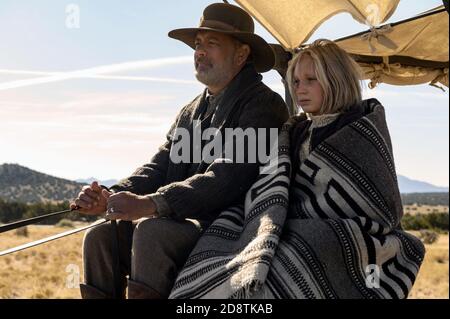 News of the World est un prochain film dramatique américain de l'Ouest co-écrit et réalisé par Paul Greengrass, basé sur le roman de 2016 du même nom de Paulette Jiles. Les stars de cinéma Tom Hanks et Helena Zengel. Cette photographie est à usage éditorial exclusif et est le droit d'auteur de la compagnie de film et/ou le photographe assigné par la compagnie de film ou de production et ne peut être reproduite que par des publications en conjonction avec la promotion du film ci-dessus. Un crédit obligatoire pour la société de cinéma est requis. Le photographe doit également être crédité lorsqu'il est connu. Banque D'Images