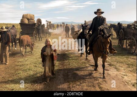 News of the World est un prochain film dramatique américain de l'Ouest co-écrit et réalisé par Paul Greengrass, basé sur le roman de 2016 du même nom de Paulette Jiles. Les stars de cinéma Tom Hanks et Helena Zengel. Cette photographie est à usage éditorial exclusif et est le droit d'auteur de la compagnie de film et/ou le photographe assigné par la compagnie de film ou de production et ne peut être reproduite que par des publications en conjonction avec la promotion du film ci-dessus. Un crédit obligatoire pour la société de cinéma est requis. Le photographe doit également être crédité lorsqu'il est connu. Banque D'Images