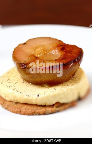 tartelette à la crème vanille et poire rôtie Banque D'Images