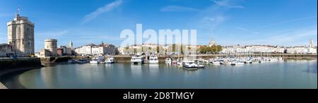 La Rochelle, C-M / France - 16 octobre 2020 : vue panoramique sur le port et le centre-ville de la Rochelle Banque D'Images