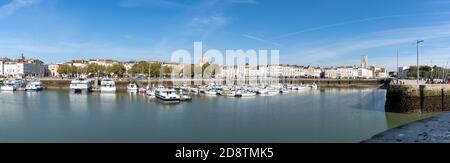 La Rochelle, C-M / France - 16 octobre 2020 : vue panoramique sur le port et le centre-ville de la Rochelle Banque D'Images