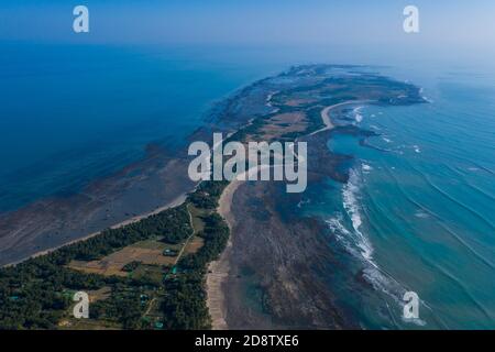 La vue aérienne de Chera Dwep est la partie extrême sud-est de l’île Saint Martin. Cox’s Bazar, Bangladesh Banque D'Images