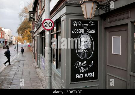 Le pub Joseph Pease à Darlington, comté de Durham, Royaume-Uni. 30/10/2020. Photo: Stuart Boulton Banque D'Images