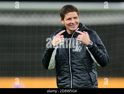 Berlin, Allemagne. 1er novembre 2020. Football: Bundesliga, Hertha BSC - VfL Wolfsburg, 6e jour de match dans le stade olympique. Oliver Glasner, entraîneur en chef de Wolfsburg, rit après le match. Crédit : Soeren Stache/dpa-Zentralbild/ZB - NOTE IMPORTANTE : Conformément aux règlements de la DFL Deutsche Fußball Liga et de la DFB Deutscher Fußball-Bund, il est interdit d'exploiter ou d'exploiter dans le stade et/ou à partir du jeu pris des photos sous forme d'images de séquences et/ou de séries de photos de type vidéo./dpa/Alay Live News Banque D'Images