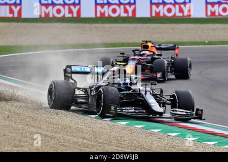 Imola, Italie. 1er novembre 2020. 77 BOTTAS Valtteri (fin), Mercedes AMG F1 GP W11 Hybrid EQ Power+, fonctionne sous la préassurance de 33 VERSTAPPEN Max (nld), Aston Martin Red Bull Racing Honda RB16, action pendant la Formule 1 Emirates Gran Premio dell'emilia Romagna 2020, Emilia Romagna Grand Prix, du 31 octobre au 1er novembre, 2020 sur l'Autodromo Internazionale Enzo e Dino Ferrari, à Imola, Italie - photo DPPI crédit: LM/DPPI/DPPI/Alamy Live News Banque D'Images