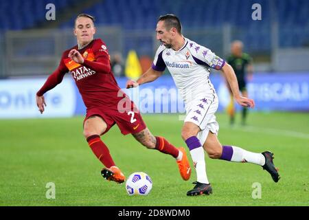 Rick Karsdorp de Roma (L) vies pour le ballon avec Franck Ribery (R) pendant le championnat italien Serie UN match de football entre AS Roma et ACF Fiorentina le 1er novembre 2020 au Stadio Olimpico à Rome, Italie - photo Federico Proietti / DPPI crédit: LM/DPPI/Federico Proietti/Alay Live News Banque D'Images