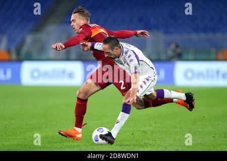 Rick Karsdorp de Roma (L) vies pour le ballon avec Franck Ribery (R) pendant le championnat italien Serie UN match de football entre AS Roma et ACF Fiorentina le 1er novembre 2020 au Stadio Olimpico à Rome, Italie - photo Federico Proietti / DPPI crédit: LM/DPPI/Federico Proietti/Alay Live News Banque D'Images