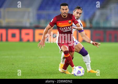 Pedro Rodriguez de Roma (L) vies pour le ballon avec Franck Ribery (R) pendant le championnat italien Serie UN match de football entre AS Roma et ACF Fiorentina le 1 novembre 2020 au Stadio Olimpico à Rome, Italie - photo Federico Proietti / DPPI crédit: LM/DPPI/Federico Proietti/Alay Live News Banque D'Images