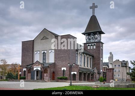 Polkowice, Pologne 26 octobre 2020. Église catholique romaine de notre-Dame, Reine de Pologne Banque D'Images