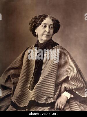 GEORGE SAND , pseudonyme de l'écrivain français Aurore Dupin , baronne Dudevant ( Paris , 1804 - Nohant , Indre , 1876 ) , phographe de NADAR - LETTERATURA - LITTÉRATURE   FOTO STORICHE - HISTOIRE - ardrops - orecchini - orecchino --- Archivio GBB Banque D'Images