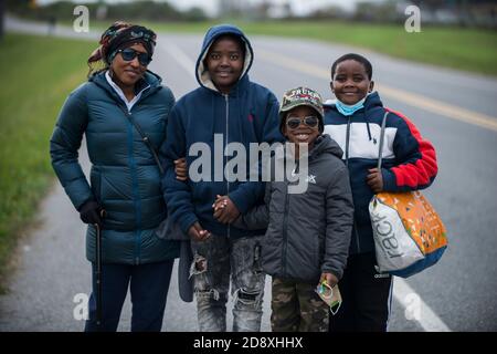 Reading, PA, États-Unis. 31 octobre 2020. La famille noire assiste au rassemblement de Trump à Reading, Pennsylvanie, États-Unis. Yuriy Zahvoyskyy / Alamy Live News Banque D'Images