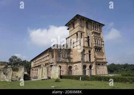 Le château de Kellie est situé à Batu Gajah, Perak, Malaisie. Le manoir inachevé et en ruines a été construit par un plantoir écossais William Kellie-Smith Banque D'Images