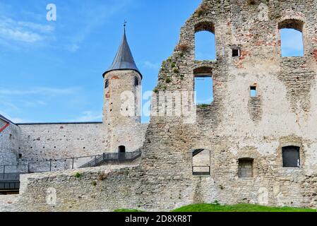 Ruines de l'ancien château de l'évêque à Haapsalu, Estonie. Château médiéval de Haapsalu. Banque D'Images