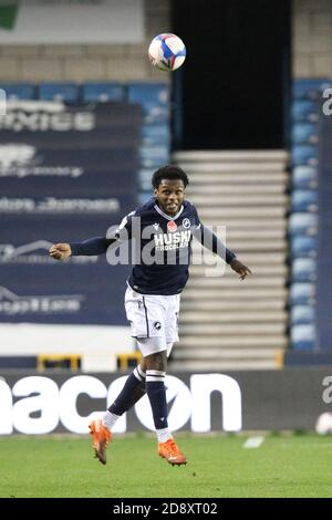 Londres, Royaume-Uni. 1er novembre 2020. Mahlon Romeo de Millwall en action lors du match de championnat EFL Sky Bet entre Millwall et Huddersfield Town à la Den, Londres, Angleterre, le 31 octobre 2020. Photo de Ken Sparks. Utilisation éditoriale uniquement, licence requise pour une utilisation commerciale. Aucune utilisation dans les Paris, les jeux ou les publications d'un seul club/ligue/joueur. Crédit : UK Sports pics Ltd/Alay Live News Banque D'Images