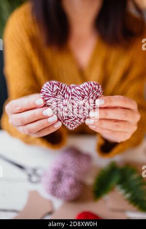 Coeur en laine en carton Banque D'Images