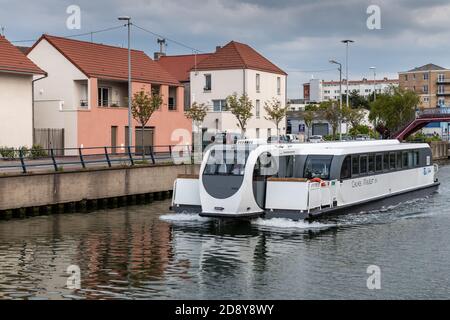 Calais, France - 07 mai 2019 : Majest'in de Calais.le plus grand est un bateau utilisé pour transporter le peuple de la ville de Calais Banque D'Images